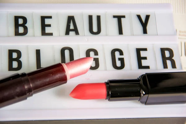 Skjønnhetsblogger skrevet på en fyrboks – stockfoto