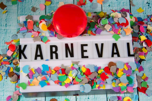 Karneval (alemão para Carnaval) escrito em uma caixa de luz — Fotografia de Stock