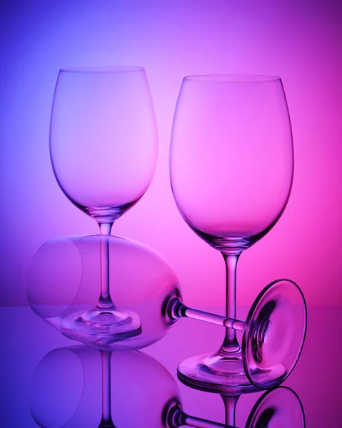 Transparent Wine Glass Purple Background — Stock Photo, Image