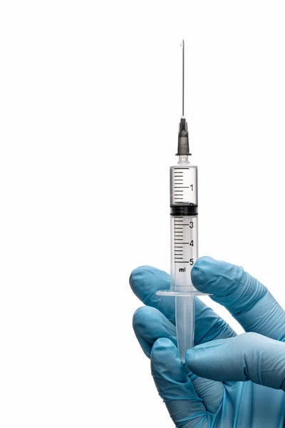 Hand Die Een Spuit Met Vaccin Een Witte Achtergrond Vasthoudt — Stockfoto