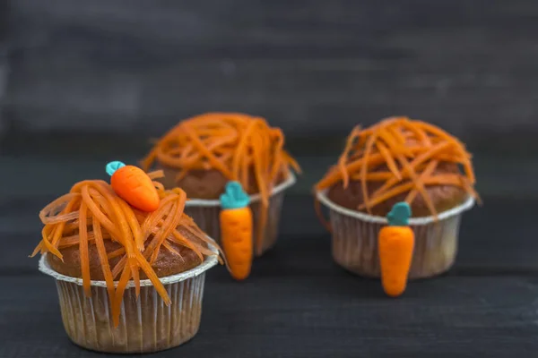 Freshly Baked Carrot Muffins Decorated Fresh Carrot Chips Marzipan Carrots — Stock Photo, Image