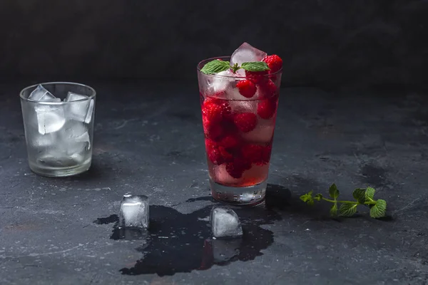 Raspberry Alcoholic Cocktail Liqueur Vodka Ice Mint Dark Background Raspberry — Stock Photo, Image