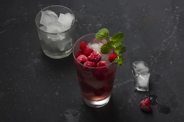 Raspberry Alcoholic Cocktail Liqueur Vodka Ice Mint Dark Background Raspberry — Stock Photo, Image