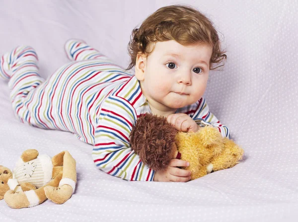 The little boy in the crib with toys. The child in the home — Stock Photo, Image