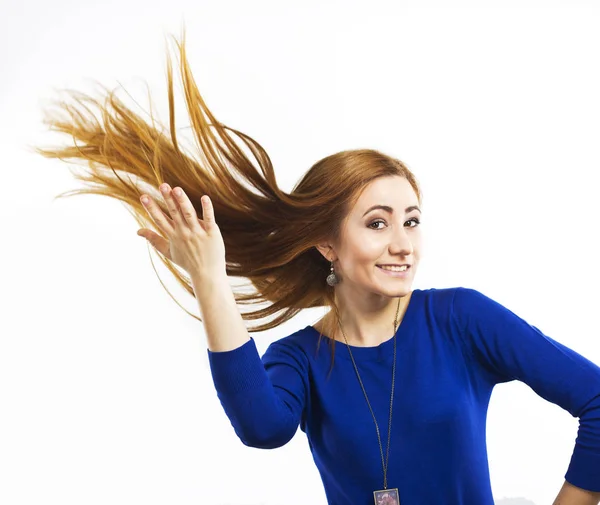 Flicka med flygande hår. Leende flicka med långt och friskt hår. Friska starka hår. Starkt hår. Vacker smal tjej med en frisyr. Frisyr — Stockfoto