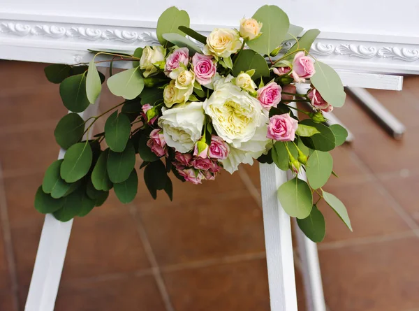 Dekor düğün. Bir buket çiçek. Arch düğün. Düğün — Stok fotoğraf