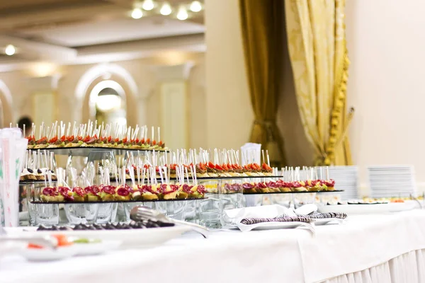 Banquete Boda Snacks Sobre Mesa Configuración Tabla —  Fotos de Stock