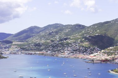 Karayip Denizi. Liman. Yukarıdan görüntüle.