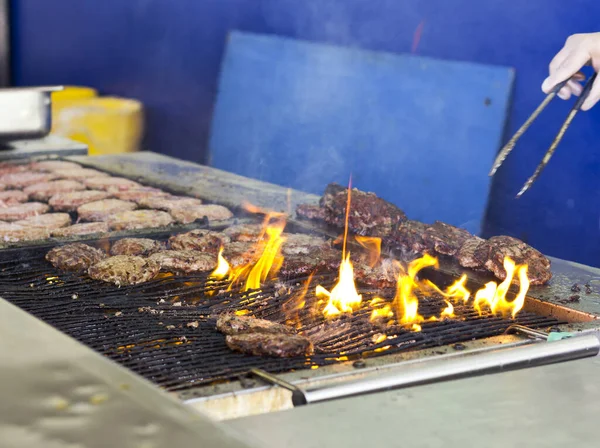 Carne Grelhada Costeletas Hambúrguer Carne Está Arder — Fotografia de Stock