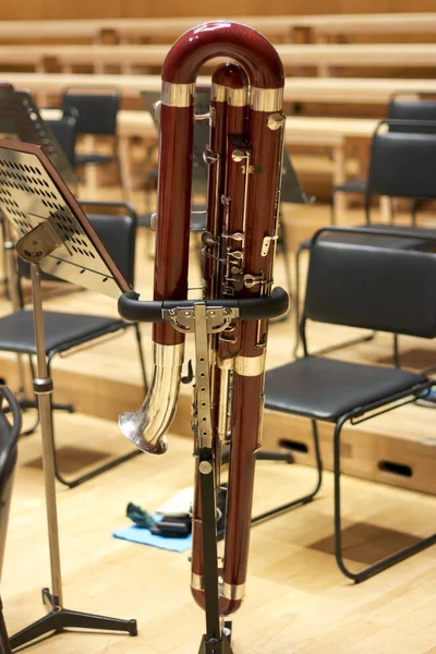 Fagote Uma Grande Sala Concertos Instrumento Woodwind Fagote Vermelho Grande — Fotografia de Stock