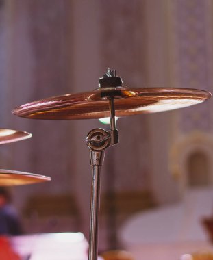 Perküsyon aleti. Bir konser salonunda perküsyon plakası. Davullar