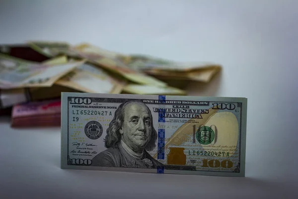 100 Dolarów Ciemku Dolary Amerykańskie Pierwszym Planie Kryzys Gospodarczy 2020 — Zdjęcie stockowe