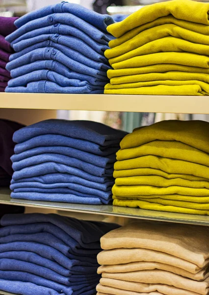 Vestiti Colorati Maglioni Lavorati Maglia Diverse Dimensioni Vendita Cardigan Vendita — Foto Stock