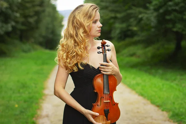 Splendida Donna Con Violino Mano Ritratto Una Bella Donna All — Foto Stock