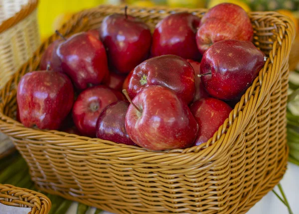 Basket Fruits Fresh Apples Table — Stock Photo, Image