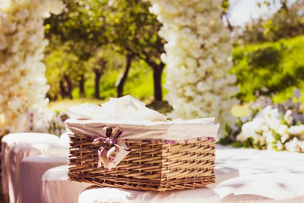 Düğün Kemeri Bahçede Düğün Süslemeleri Düğün Çiçekçisi — Stok fotoğraf