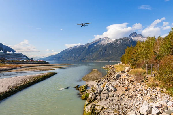 Flygplan Över Vattnet Vacker Utsikt Över Alaska Skagway — Stockfoto