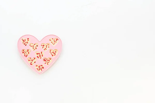 Bomboane Inimă Din Ciocolată Albă Căpșuni Uscate Ziua Îndrăgostiţilor Orientare — Fotografie, imagine de stoc