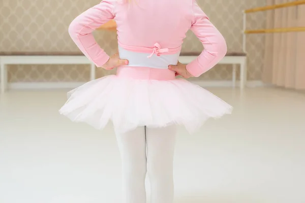 Barnet Lär Sig Balett Rysk Ballerina — Stockfoto