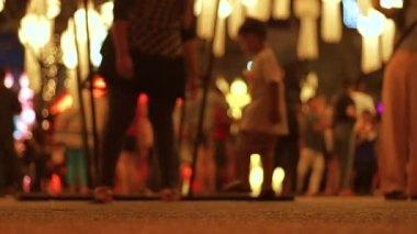 Gece vakti Chingmai Tayland 'da Bokeh of Night Market ile bulanık yol / sokak.