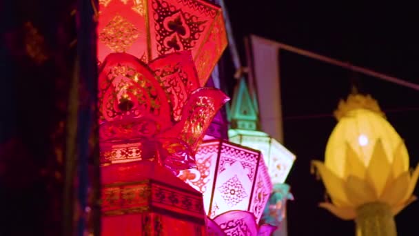 Lantern Festival eller Yee Peng Festival eller kinesiska nyåret på Lamphun Thailand. — Stockvideo