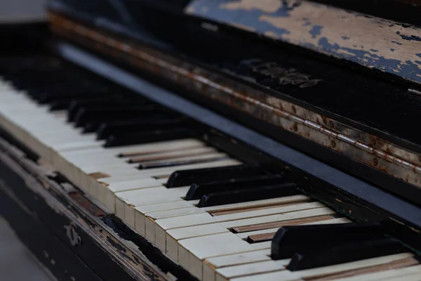 Geknackte Tasten Eines Alten Klaviers — Stockfoto