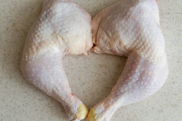 Muslos Pollo Frescos Aislados Sobre Fondo Claro — Foto de Stock