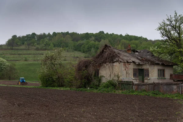 Vieja Casa Abandonada Está Desmoronando — Foto de Stock