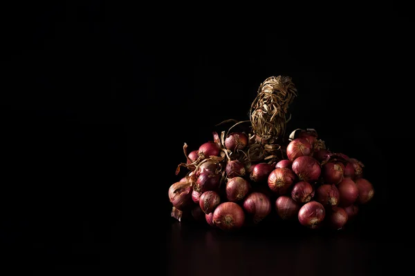 Scalogno still life sfondo nero — Foto Stock