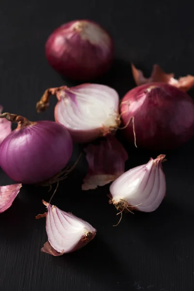 Scalogno still life sfondo nero — Foto Stock