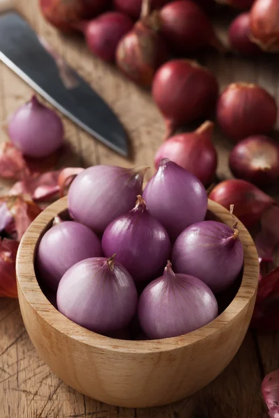 Shallots still life wood background — Stock Photo, Image