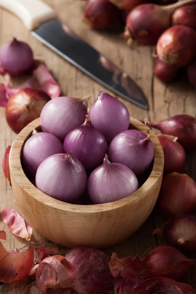 Shallots still life wood background — Stock Photo, Image