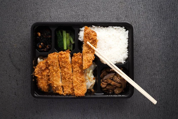 Japanese food tonkatsu rice and vegetable take away on table background — Stock Photo, Image