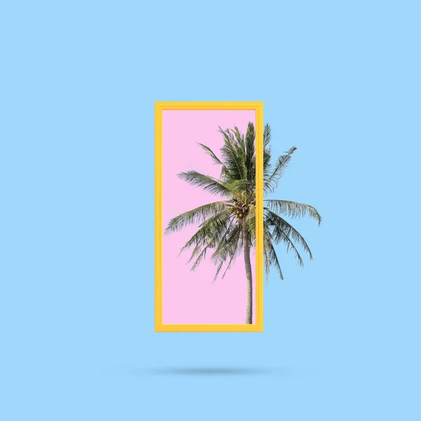 蓝色和粉色背景的带有椰子树的黄色框架的最小概念图 3D渲染 — 图库照片