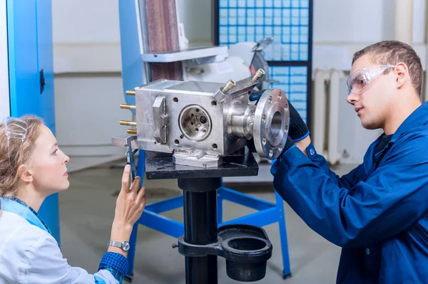 Engineers mechanics measured of the device — Stock Photo, Image