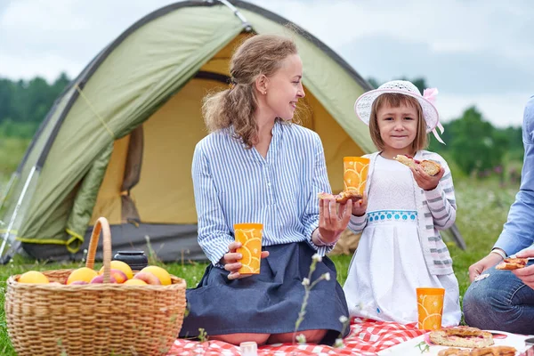 Happy Family Picnic Camping Mother Daughter Eating Tent Meadow Park — Stock Photo, Image