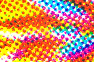 Dört renk plastik mikroskop altında üzerinde yazdırma