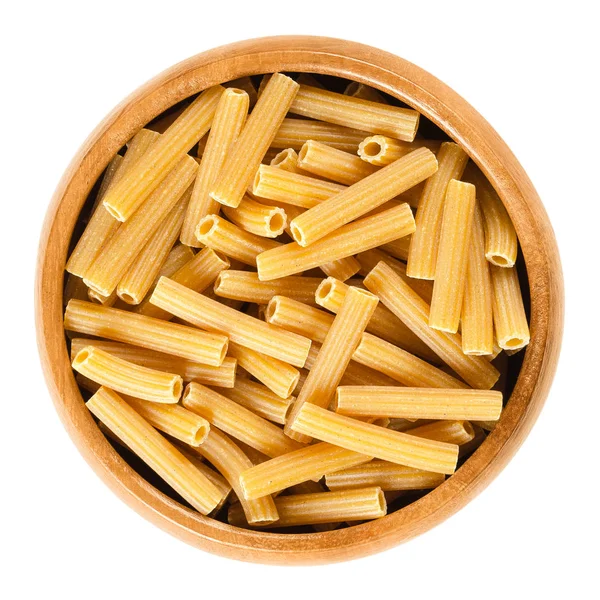Garbanzos pasta sedanini en tazón de madera sobre blanco — Foto de Stock
