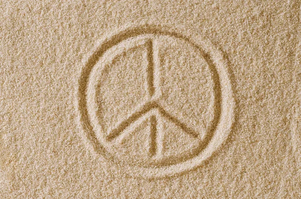 Peace Sign drawn in sand macro photo — Stock Photo, Image