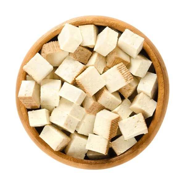 Gerookte tofu blokjes in houten kom — Stockfoto