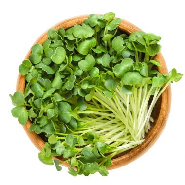 Beyaz ahşap kase Daikon turp lahanası