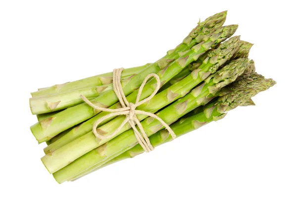 Fascio di asparagi freschi verdi germogli su bianco — Foto Stock