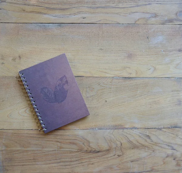 Old vintage books, smartphone and glasses on a wooden table — Stock Photo, Image