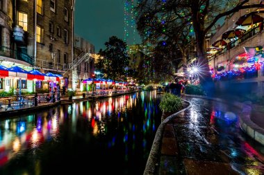 San Antonio, Texas, gece Riverwalk.