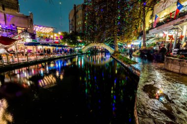 San Antonio, Texas, gece Riverwalk.