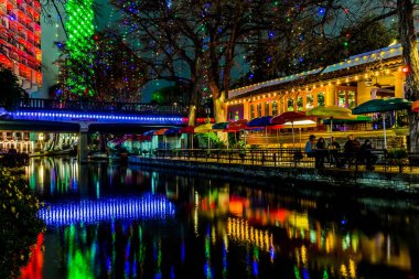San Antonio, Texas, gece Riverwalk.