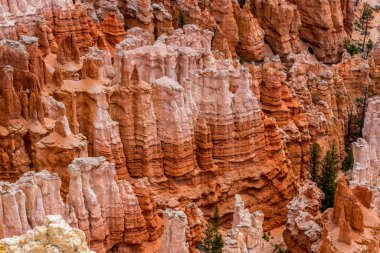Renkli Hudu kaya oluşumları Bryce Canyon Milli Parkı'nda, U