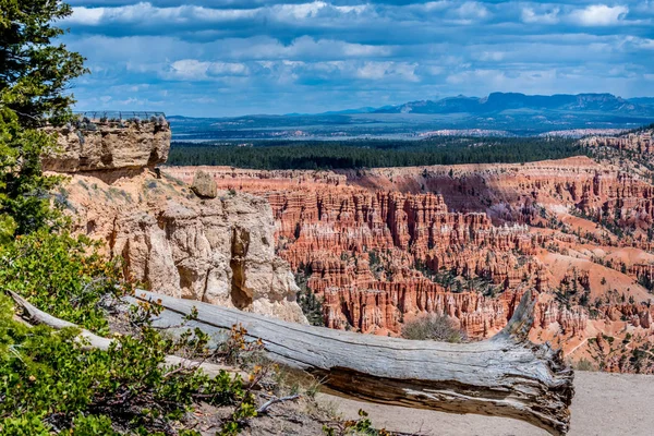 Colorful Hoodoo Rock Formations in Bryce Canyon National Park, U — Stock Photo, Image