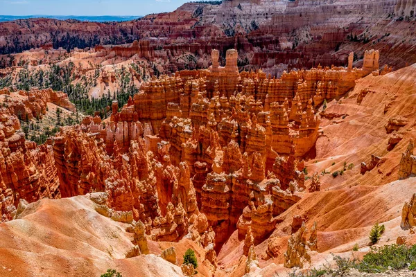 Barevné Hoodoo skalní útvary v Bryce Canyon National Park, U — Stock fotografie