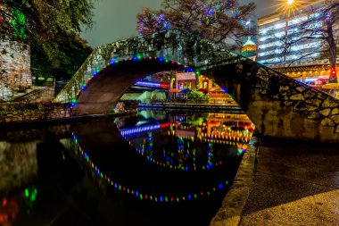 San Antonio, Texas, gece Riverwalk.